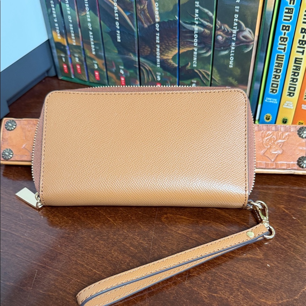Michael Kors Brown Wristlet Clutch NWOT - Picture 5 of 5
